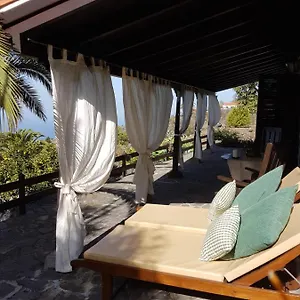 https://casas-rurales-las-tias-i.in-canary-islands.com